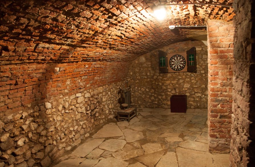 Le bar à vin en cave voutée